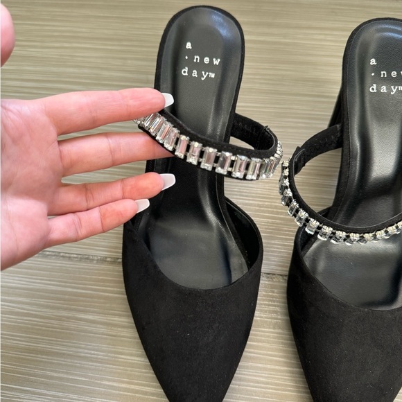 Black suede and rhinestones small heel shoes - Picture 5 of 5